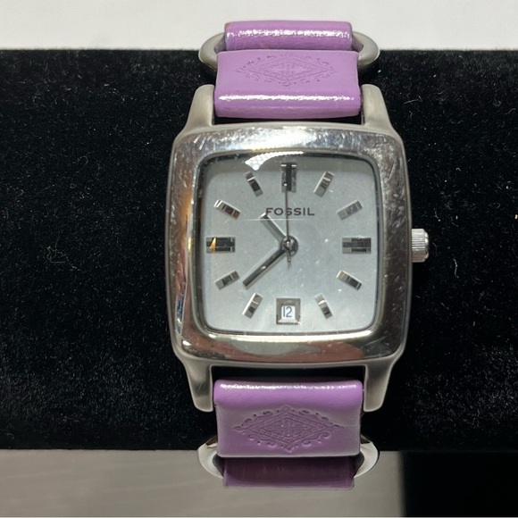 Fossil Silver Dial with Lavender Strap Watch - Picture 1 of 5